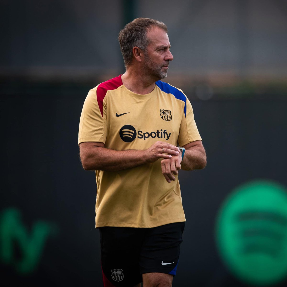foothubofficial's tweet image. Amid recent reports of Trent Alexander-Arnold&apos;s move to Real Madrid, Hansi Flick is said to be implementing a tactical system that positions Lamine Yamal on the left wing.

[@ManagingBarca]