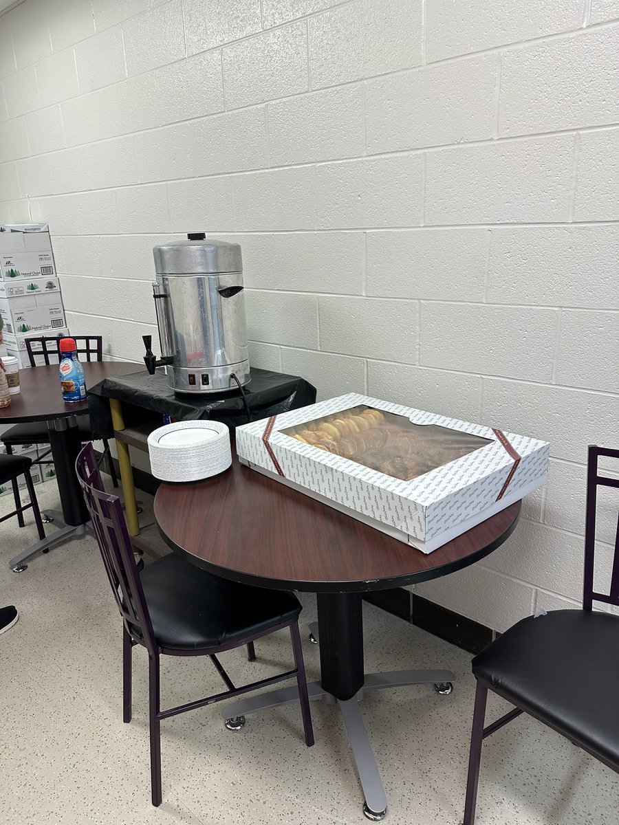 Teacher Appreciation Week Day 1: Donuts for Staff thanks to <a href="/Citibank/">Citibank</a> !