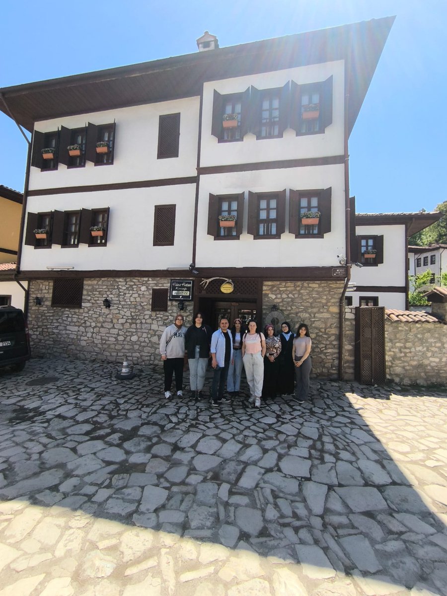 Sakarya İl Millî Eğitim Müdürlüğü (@sakaryamem) on Twitter photo Genç Ar-Ge öğrencileri, Türkiye Yüzyılı Maarif Modeli kapsamında, kültürel ve sanatsal duyarlılıklarını geliştirmek amacıyla Safranbolu ve Amasra’ya kültür gezisi düzenledi.
#gençarge
<a href="/tcmeb/">Millî Eğitim Bakanlığı</a>
<a href="/Yusuf__Tekin/">Yusuf Tekin</a>
<a href="/dogan_rahmi/">Rahmi Doğan</a>
<a href="/meb_sgb/">MEB Strateji Geliştirme Başkanlığı</a>
<a href="/ercanturk28/">Ercan TÜRK</a> Genç Ar-Ge öğrencileri, Türkiye Yüzyılı Maarif Modeli kapsamında, kültürel ve sanatsal duyarlılıklarını geliştirmek amacıyla Safranbolu ve Amasra’ya kültür gezisi düzenledi.
#gençarge
<a href="/tcmeb/">Millî Eğitim Bakanlığı</a>
<a href="/Yusuf__Tekin/">Yusuf Tekin</a>
<a href="/dogan_rahmi/">Rahmi Doğan</a>
<a href="/meb_sgb/">MEB Strateji Geliştirme Başkanlığı</a>
<a href="/ercanturk28/">Ercan TÜRK</a>