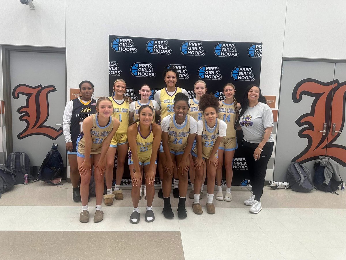 Our 17U squad this weekend! 
Putting in work. Locked in. Focused.
Getting ready for the Clash.
They’re not coming to play—They’re coming to compete. @okroyallegacy  @m1ssdst1913 @kayleecrawford__ @kalai_.222 @addisonferguson.31