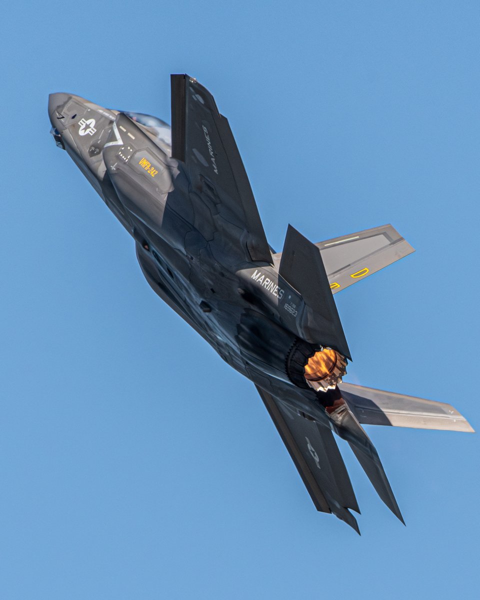 cure_nihachi's tweet photo. 2025.05.04 岩国基地フレンドシップデー
F-35、背中のコウモリが派手だったしちゃんと見せてくれるところに感謝しかない🦇天気めちゃくちゃよくて最高だった！
#岩国基地フレンドシップデー #FSD25 https://t.co/X5dU0fZ2kN