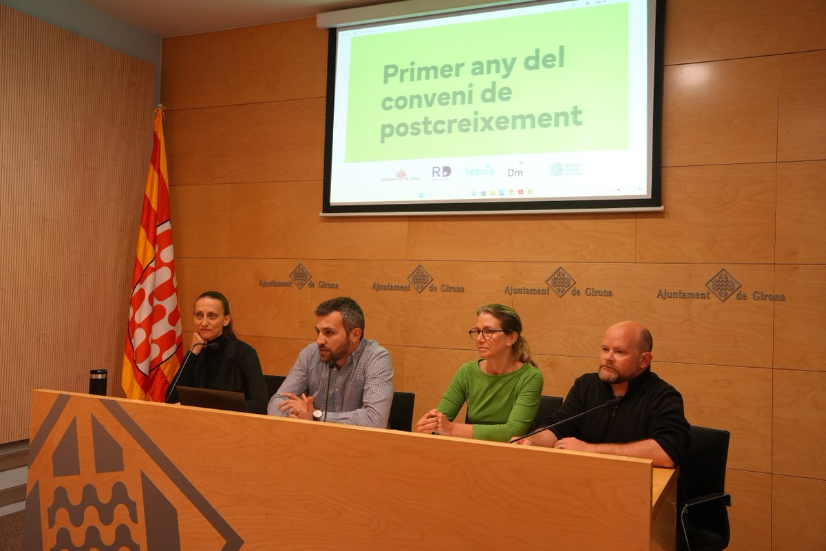 Sergi Cot 🇵🇸 (@sergicot) on Twitter photo Un any després, avui ens hem tornat a trobar per valorar aquest primer any del conveni de postcreixement, que estem liderant des de l'Ajuntament conjuntament amb <a href="/R_Degrowth/">Research & Degrowth International</a>, <a href="/LEQUIA_UdG/">LEQUIA-UdG</a> i <a href="/DarkMatter_Labs/">Dark Matter Labs</a>.
Hem explicat totes les vies obertes i algunes fites aconseguides.
🧵1/7 Un any després, avui ens hem tornat a trobar per valorar aquest primer any del conveni de postcreixement, que estem liderant des de l'Ajuntament conjuntament amb <a href="/R_Degrowth/">Research & Degrowth International</a>, <a href="/LEQUIA_UdG/">LEQUIA-UdG</a> i <a href="/DarkMatter_Labs/">Dark Matter Labs</a>.
Hem explicat totes les vies obertes i algunes fites aconseguides.
🧵1/7