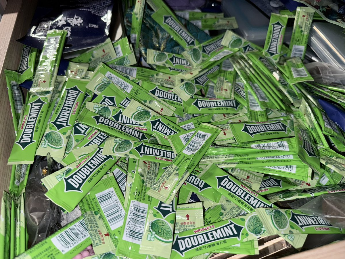 我抽屉里长薄荷了