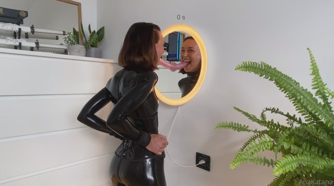 Watch AnaKatana's leaked NSFW photo on TwXstars