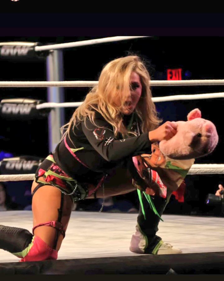 TheRantingDead's tweet photo. @ShotziWWE You need to get in the ring with the #TraumaTrain #LovelyMissLarkan @LarkanDanielle from @ovwrestling She's got phenomenal ring psychology makes her opponents look great &amp; creates her own promos like no one else.  #TherapyisinSession https://t.co/3FyZbn5yGc