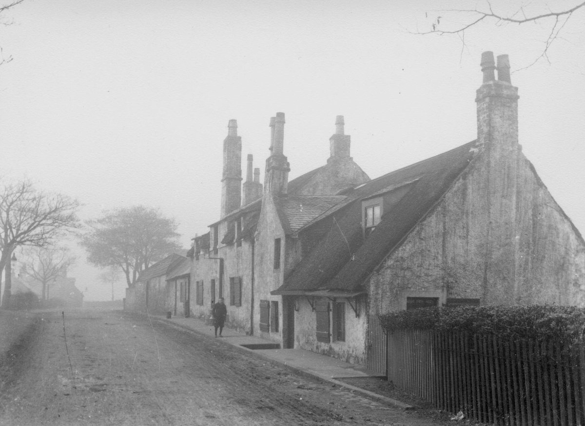 Potterfield Village, Moss Rd
The Whins of Potterfield was a hamlet which stood at the junction of Haggs Road and Whins Road. At one time its inhabitants were miners who worked at the nearby Lochinch pit. c.1900
Archive Ref: p4072