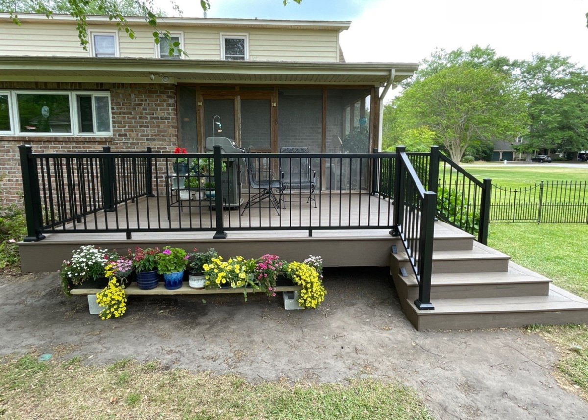 contractxterior's tweet image. This back porch got a beautiful refresh with @timbertech decking in Dark Cocoa. Swipe to see the before!

Ready to upgrade your home's outdoor living? Call your local TimberTech Platinum Pro Contractor today! (843)-357-9234

#TimberTechDecking  #CompositeDecking  #DeckingDesign