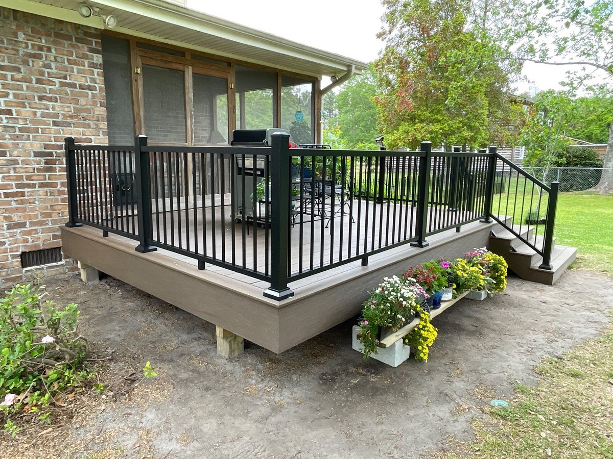 contractxterior's tweet image. This back porch got a beautiful refresh with @timbertech decking in Dark Cocoa. Swipe to see the before!

Ready to upgrade your home's outdoor living? Call your local TimberTech Platinum Pro Contractor today! (843)-357-9234

#TimberTechDecking  #CompositeDecking  #DeckingDesign