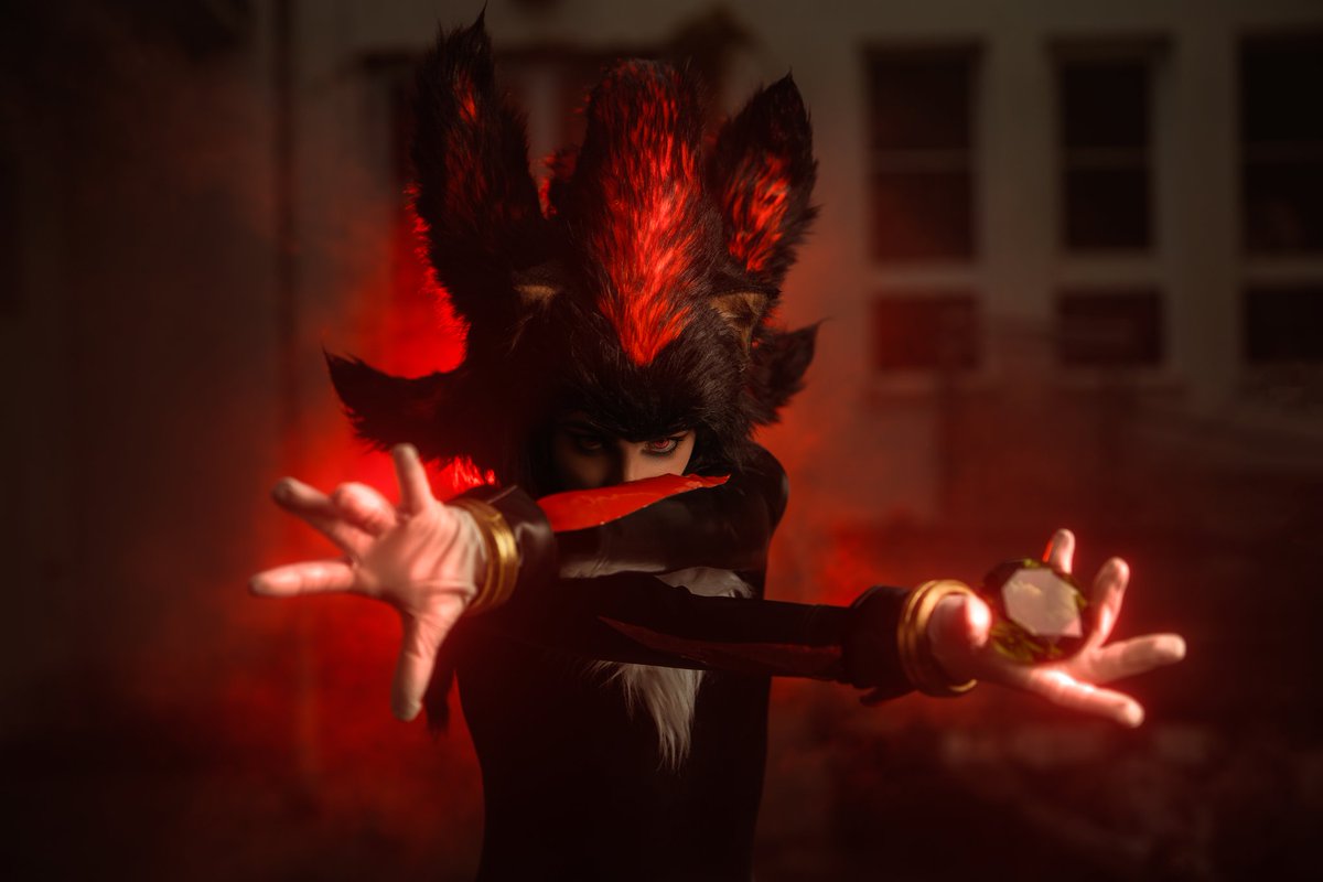 CHAOS CONTROL!🫴🏻💎🖤❤️
Had an awesome shooting with at Austriacomiccon last weekend, and I needed to recreate this epic panel of the latest Sonic x DC-crossover.
#shadow #shadowthehedgehog #soniccosplayer  #movieshadow #shadowthehedgehogcosplayer  #acc2025 #dcxsonic #chaoscontrol