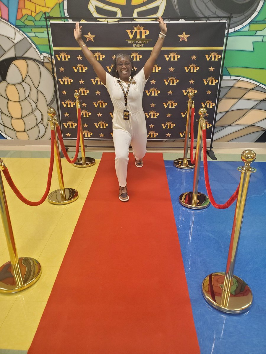 Kicked off VIP teacher appreciation week with a walk down the red carpet and treats from our Partners in Education the National Sorority Of Phi Delta Kappa Incorporated Beta Xi Chapter💛❤️