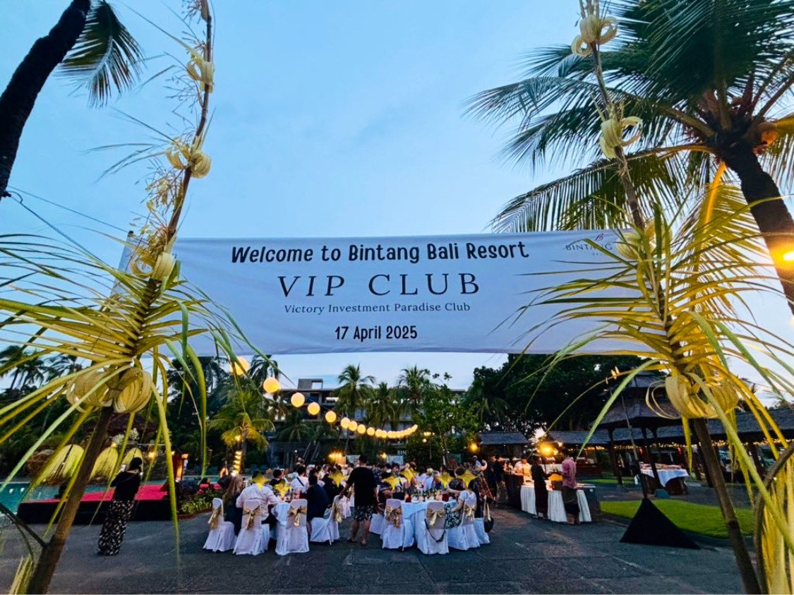 kuroetty_m's tweet image. 宿泊しているホテルの
お隣りの敷地はBintang Bali Resort🌴

VIPとは何ぞや😳⁉️

空の下で食べるdinner🍖

たまには良いね🌼

バリ島の民族衣装かわいい😍

＊

うふふふ❤️

#SVN ✨遣いの申し子達が集結🌸