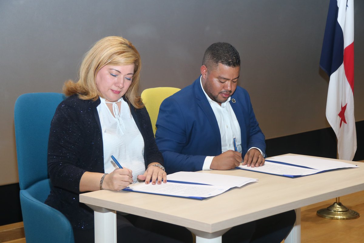 La Universidad Interamericana de Panamá y la Asociación Panameña de Ingenieros Industriales firmaron un convenio que impulsa la investigación, la innovación y la formación profesional de nuestros estudiantes. 📚👷🏻‍♂️#YoSoyUIP