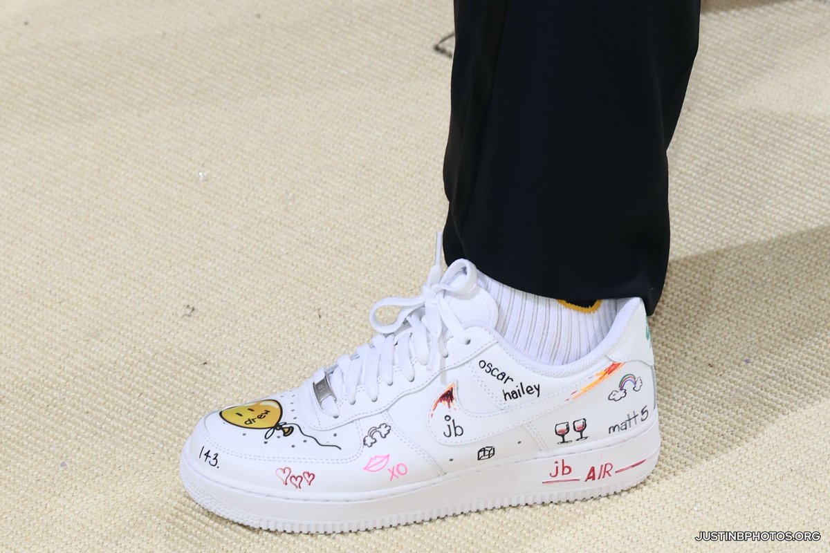 Justin Bieber's details at the Met Gala (2021)