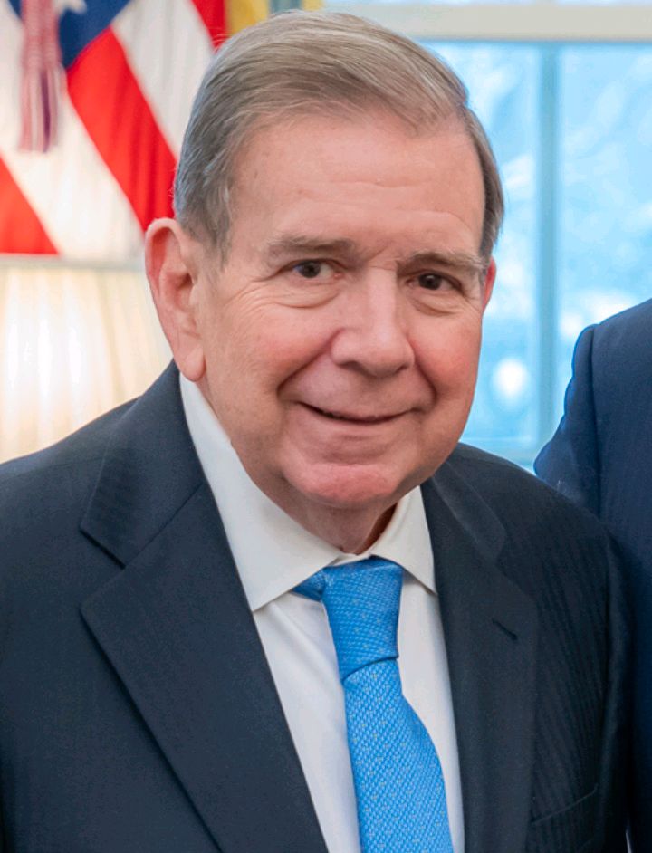 ANGELINO1958's tweet photo. ...Larga Vida a nuestro presidente, @EdmundoGU ...🇻🇪🇻🇪🇻🇪 https://t.co/6w9dg7zzui