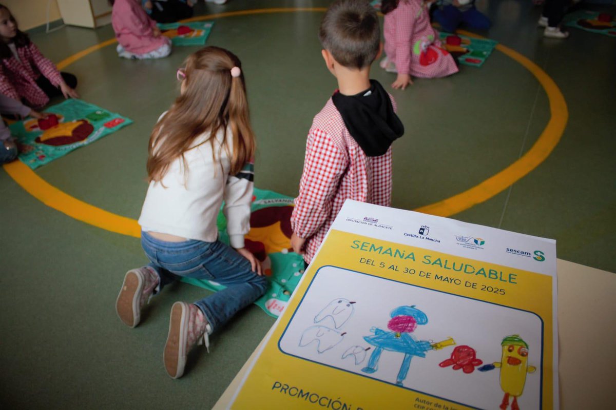 🍎🩺La #Dipualba ha colaborado con el <a href="/gobjccm/">Gobierno de Castilla-La Mancha</a> y el <a href="/sescamclm/">SESCAM</a> en las VI #JornadasSaludables, que llegarán a más de 5.300 alumn@s  de la provincia🔝

El CEIP Constitución Española en #Madrigueras ha acogido la presentación con nuestro diputado de #Sanidad

n9.cl/yku3v