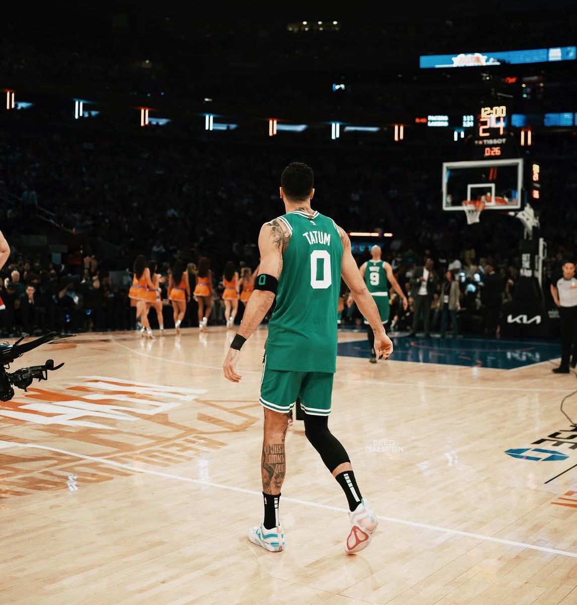 Jayson Tatum vs. Knicks esta temporada:

• 32 PTS · 7 REB · 5 AST
• 25 PTS · 10 REB · 9 AST
• 40 PTS · 6 REB · 4 AST
• 37 PTS · 4 REB · 10 AST

Récord: Celtics 4-0.
Dominio absoluto.