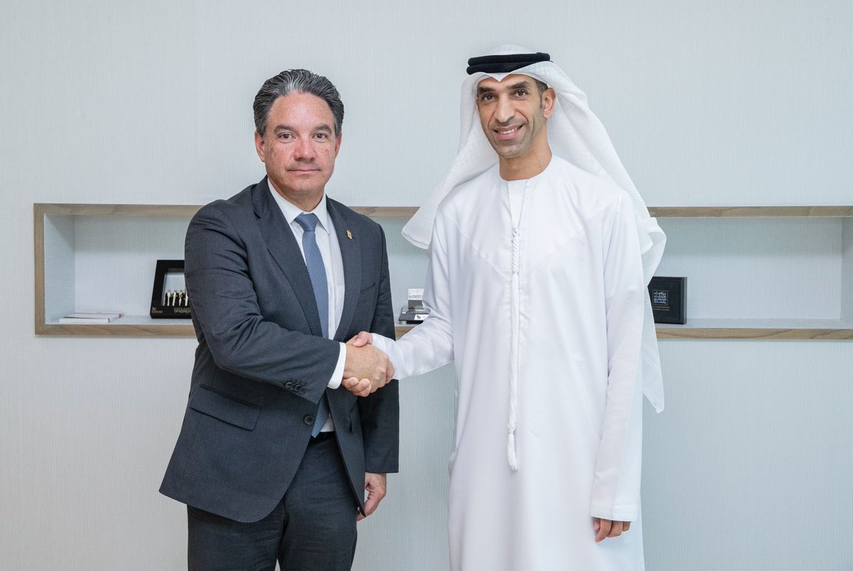 ThaniAlZeyoudi's tweet image. #Panama is one of the world's fastest growing economies and a key trading partner for the #UAE in #CentralAmerica. With HE Eduardo Arango, Panama’s Vice Minister of Domestic Trade, we discussed deepening our bilateral ties in high-growth sectors including shipping and logistics.