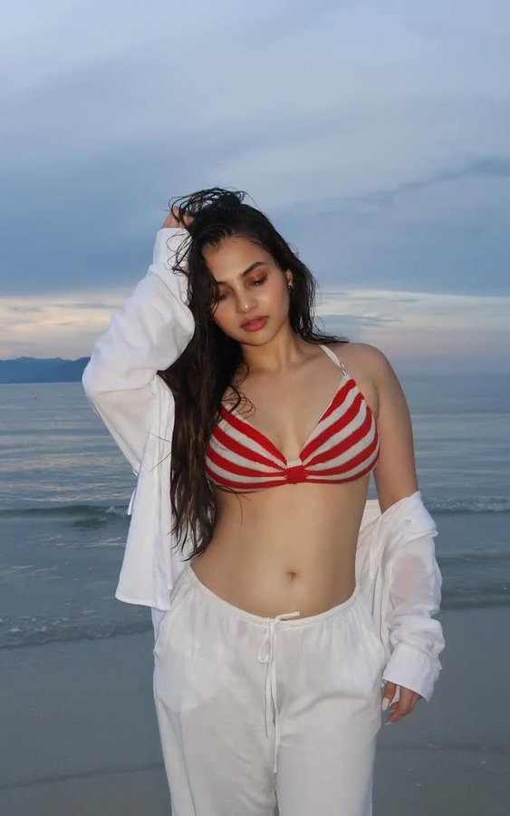 GqM85ataEAEao2D?format=jpg&name=900x900