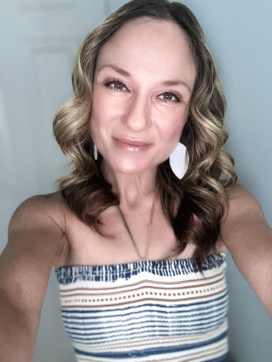 ReneeLWhite5's tweet photo. Officially been teaching 1/2 of my life. 46 today and year 23 teaching is coming to an end soon. Crazy! #teacherlife #trackedout https://t.co/IUtcL5pzGd