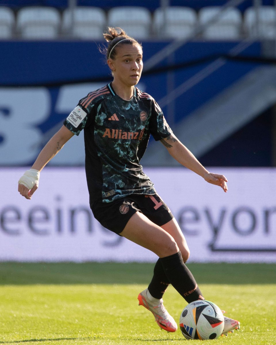 Noch 20 Minuten auf der Uhr! Nochmal alles reinwerfen jetzt, Mädels! 👊

 ⚫ #CZJFCB | 0:0 | 71‘