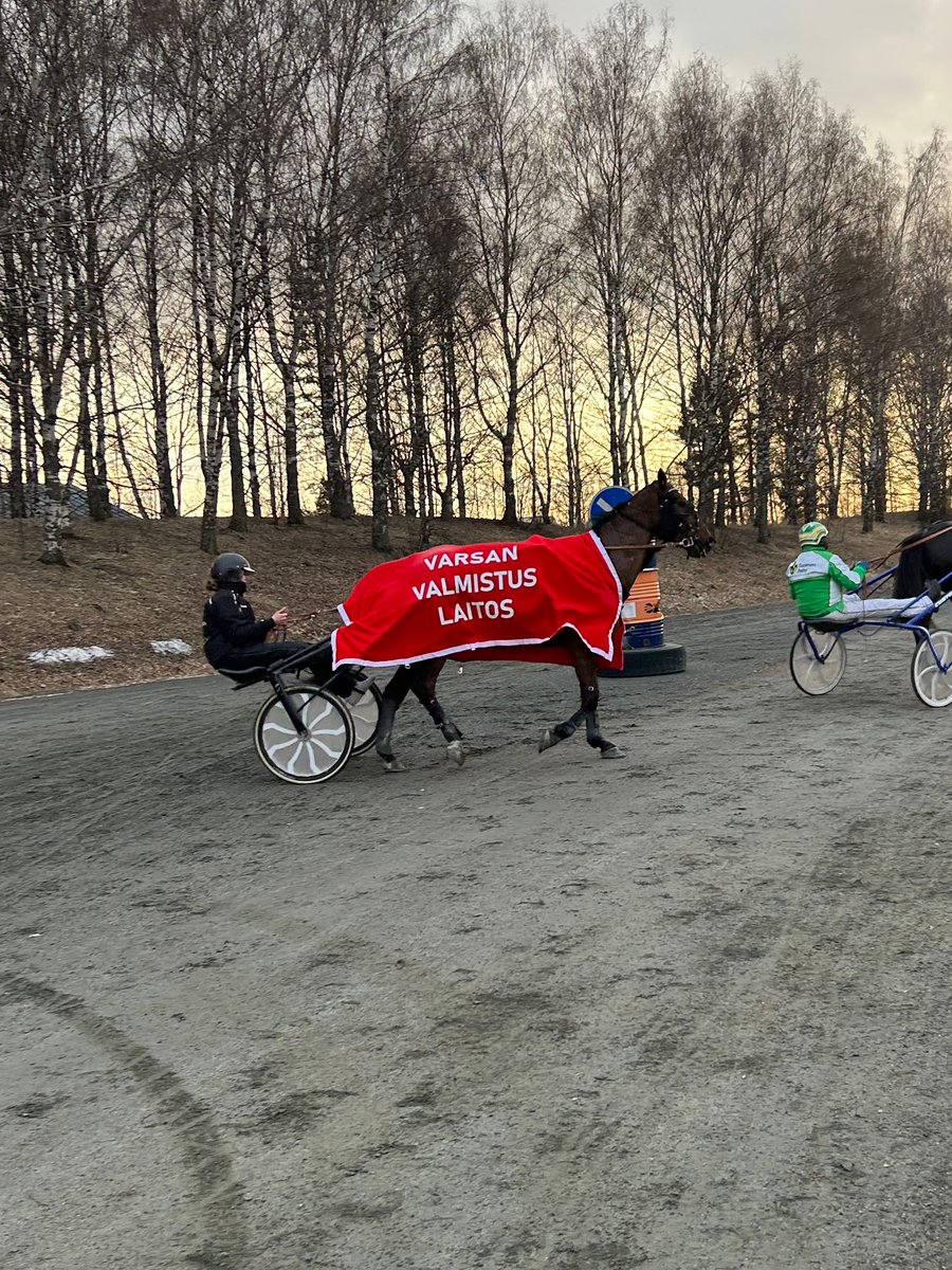 Seuraavat neljä voittajaa!

Fiiling/Metkutus/Comfortti-lähdön vei AALTONEN &amp; Antti Turunen

Manny Musclen &amp; Knows Nothingin lähdön voitti SABATOR &amp; Tuukka Varis

Uncle Lasse-lähdön vei BIENVENUE &amp; Tuukka Varis

Varsanvalmistuslaitos-lähdön vei IOSCO DU LYS &amp; Santtu Raitala #ravit