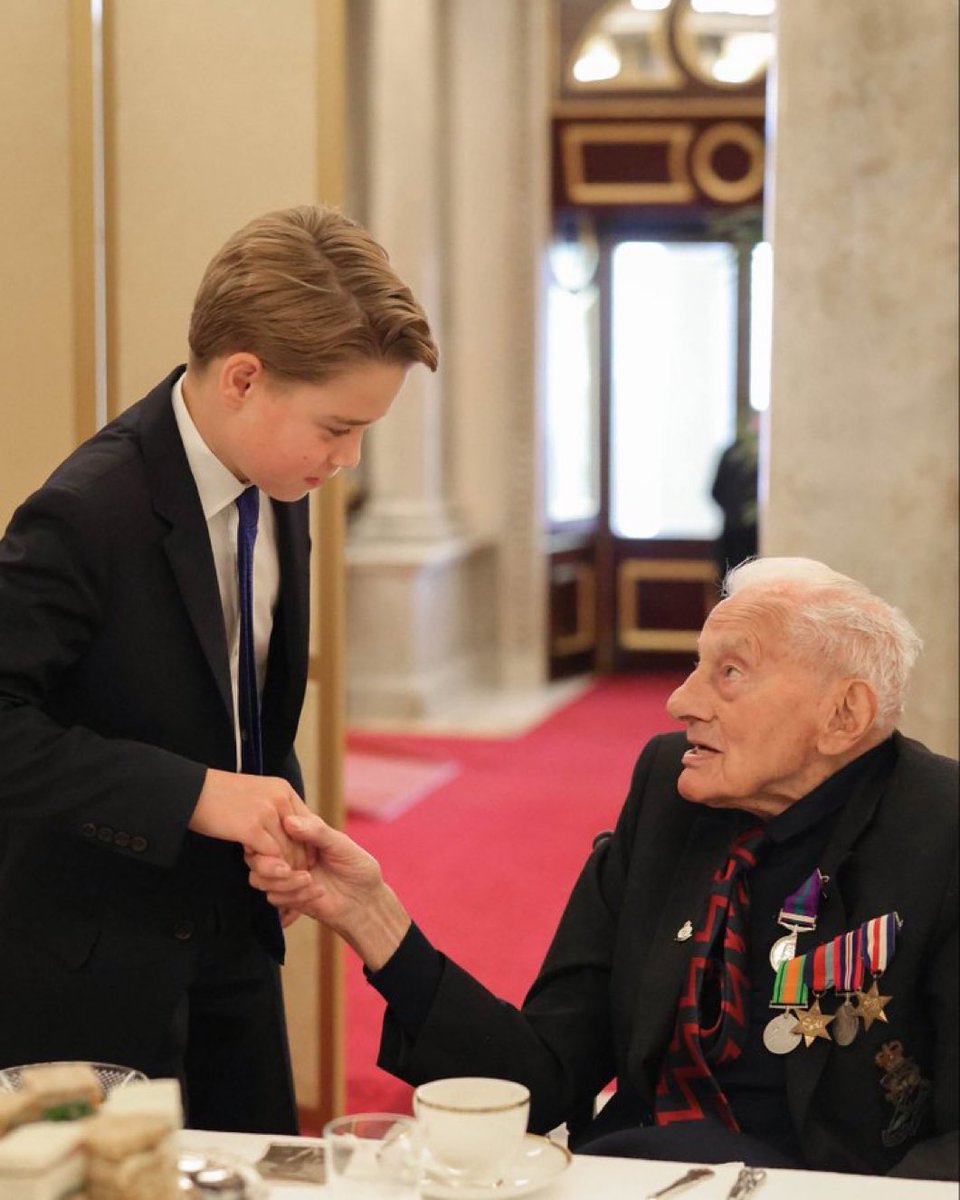 Photo of the day from #VEDay2025 
To those that gave their tomorrows , so we could live ours today….. 
I Thankyou 💙