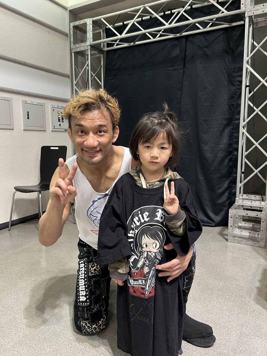 CBdL3rJan749326's tweet image. ガンバレプロレス観戦してきたよ🔥
今日もガンバレを貰えたから、明後日からも幼稚園頑張れるよ💪
一緒に写メ撮ってくれた選手の皆さん、ありがとう😊
#GunPro
#YuuRI
#勝村周一朗
#中村宗達
#ドラゴンリブレ