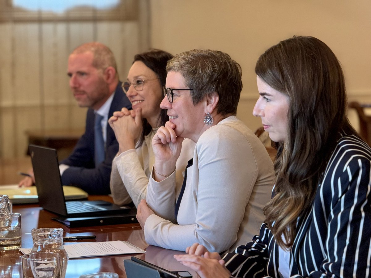 Ministerio de Sanidad (@sanidadgob) on Twitter photo 🇪🇸🤝🇱🇺 <a href="/Monica_Garcia_G/">Mónica García</a> ha mantenido una reunión con la ministra de Sanidad de Luxemburgo, Martine Deprez.
Se han abordado los desafíos europeos en salud pública, autonomía estratégica y fortalecimiento de los sistemas sanitarios. 🇪🇸🤝🇱🇺 <a href="/Monica_Garcia_G/">Mónica García</a> ha mantenido una reunión con la ministra de Sanidad de Luxemburgo, Martine Deprez.
Se han abordado los desafíos europeos en salud pública, autonomía estratégica y fortalecimiento de los sistemas sanitarios.