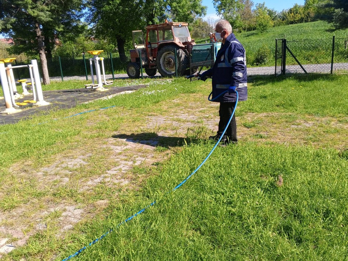 19MayisBld's tweet photo. Belediyemiz Veteriner İşleri Müdürlüğüne bağlı ekiplerimiz tarafından tarımsal ürünlerimizde ekonomik olarak büyük zararlara sebep olan kahverengi kokarcaya karşı mücadelemize, çocuk park ve bahçeleri, mesire alanları ve okul bahçelerinde devam ediyoruz.
#19MayisBelediyesi https://t.co/32lGPTQW0o