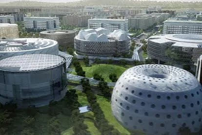 Hoy, Ayuso del PP ha presentado el pelotazo urbanístico de la construcción de la Ciudad de la Justicia. Ha sido adjudicado a ACS de Florentino Pérez, Acciona y OHLA, empresas condenadas por liderar el Cártel de las Constructoras que se repartían las adjudicaciones públicas.