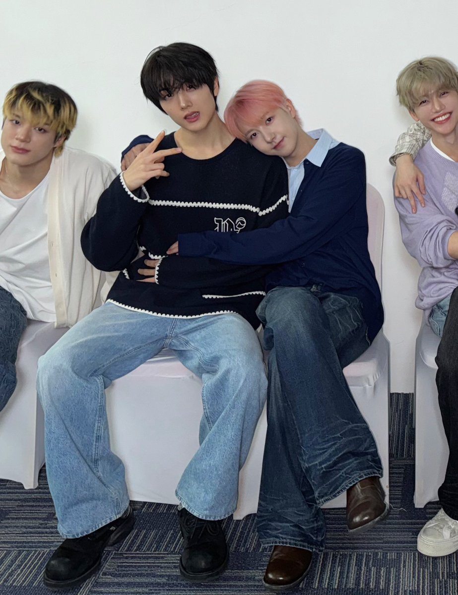 Juninims's tweet photo. JISUNG with ʳᵉⁿʲᵘⁿ ʰʸᵘⁿᵍ 😭 https://t.co/QETDoRPQbD