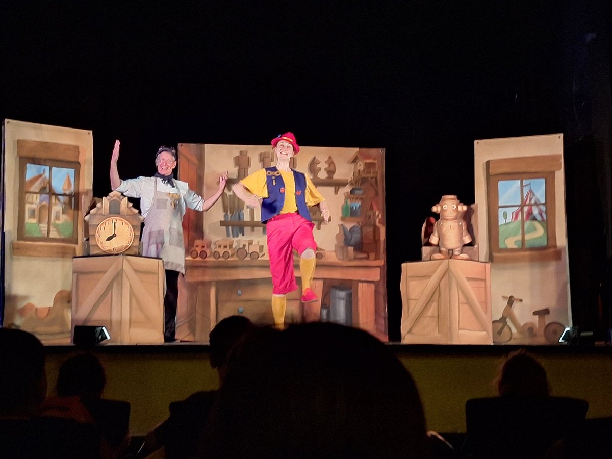 lafarigoladeval's tweet image. L'alumnat de 1r i 2n han pogut passar una estona molt divertida aprenent anglès amb l'obra de teatre Pinocchio d'@ipaproductions_