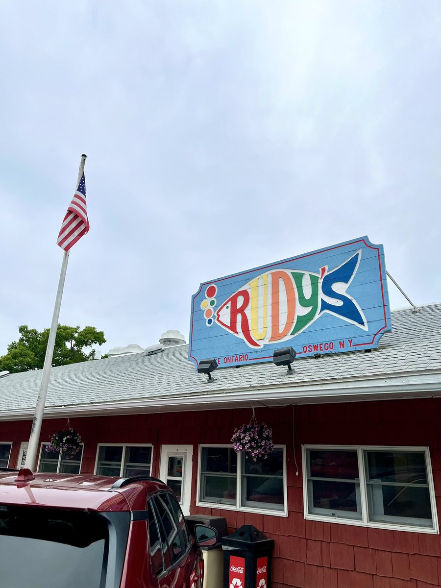 sunyoswego's tweet image. Happy last week of classes, Lakers! 📚 Time to visit Rudy’s or Bev’s — you’ve earned it. 💚💛 #SUNYOswego