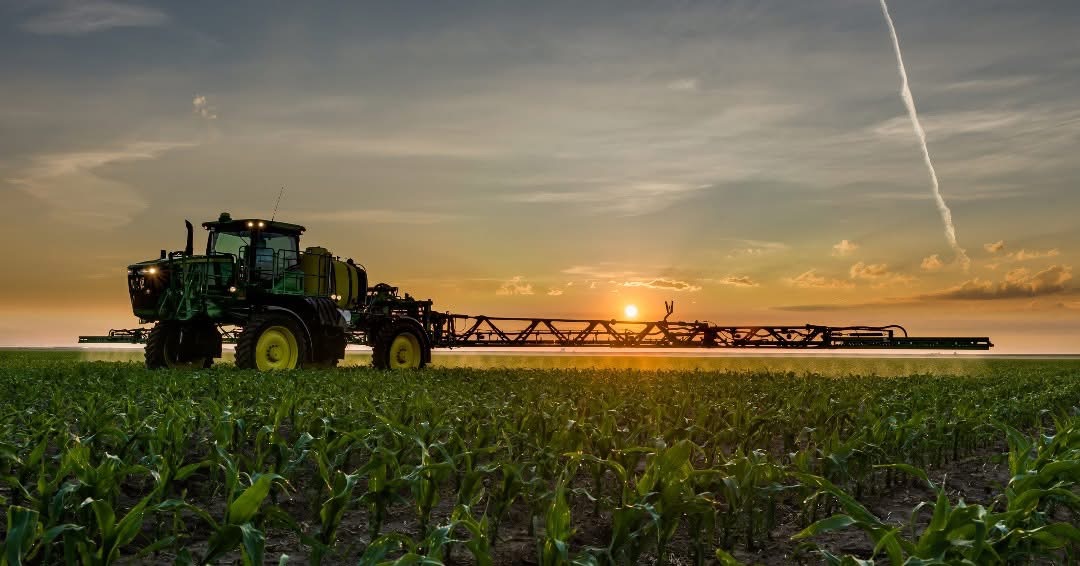 ⚾️ Roots looking like a rookie in the big leagues?
Time to call up NutriFuse HI-CON from the bullpen.
It’s loaded with nutrients that help your crops build strong roots, stay cool under pressure, and knock it out of the park at grain fill. Need a coach on the sidelines? Call us!