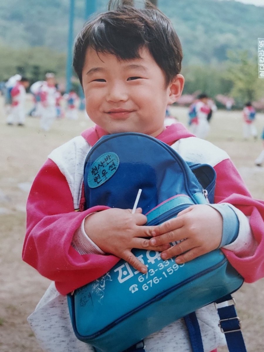 hbwsday_1031's tweet photo. 천사반 변우석을 따라하는 변우석을 백상에서 낋여쥼
ㄴ최고의 어린이날 선물

#변우석 #ByeonWooSeok https://t.co/OWlsG8B9Gu