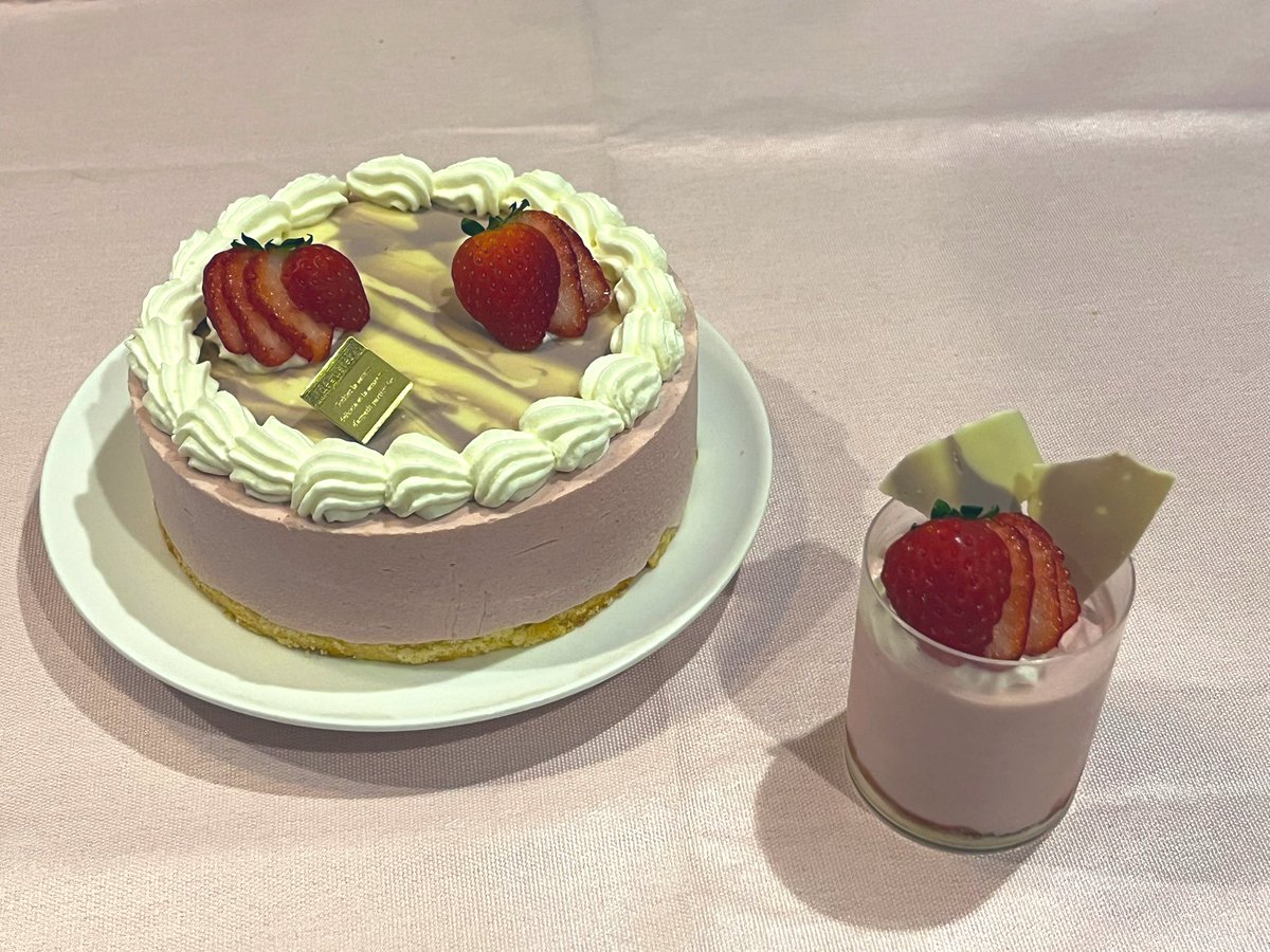 natsuki_sweets_'s tweet photo. いちごムース https://t.co/XcbpAwwgft