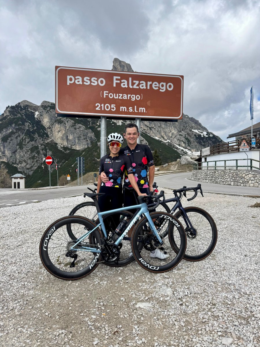 Climbing Giau, Falzarego, Pordoi, and Sella - our private tour guests are living the Dolomites dream!
🚴‍♂️ Big climbs, big views, and post-ride gelato.

Still dreaming? Join our Maratona dles Dolomites 2025 getaway this July - guaranteed entry! 🔗 buff.ly/uDeJiyv