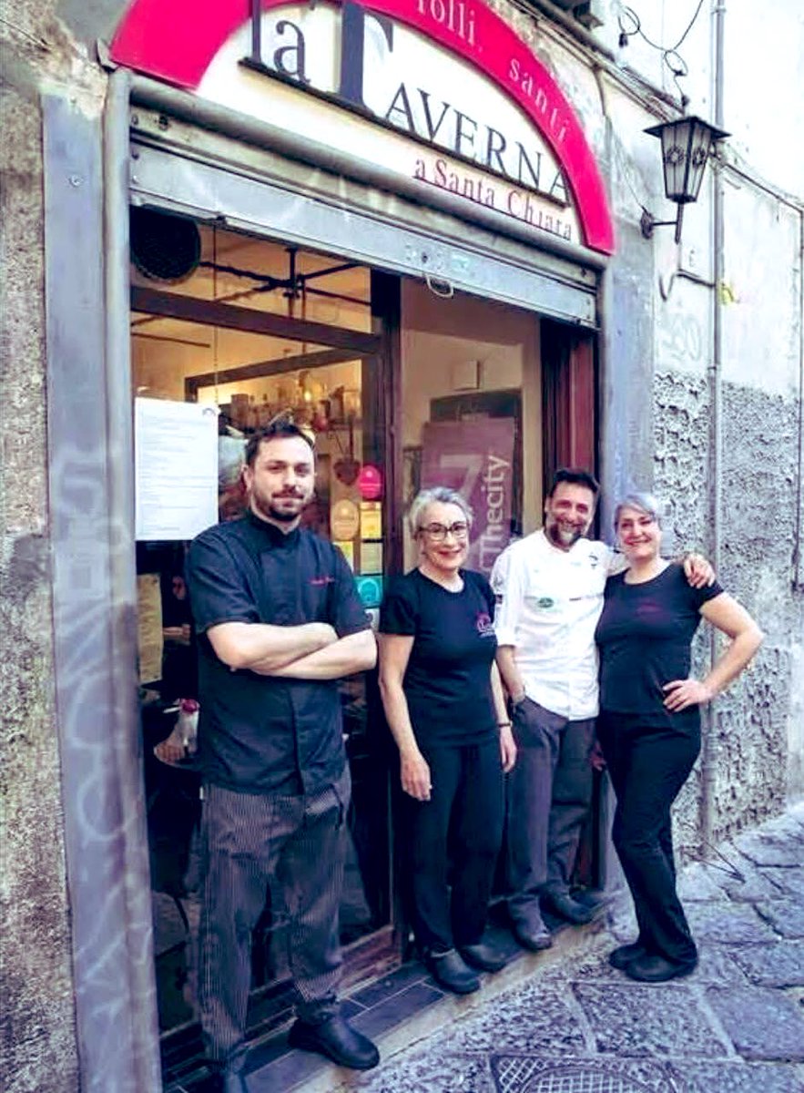 LA TAVERNA, IL COMUNE E L’IPOCRISIA ALL’OMBRA DEL VESUVIO

Io sto, tutta la vita, con la Taverna a Santa Chiara. 

Con chi chiama genocidio un genocidio. 

Senza giri di parole.

#LaTavernadiSantaChiara