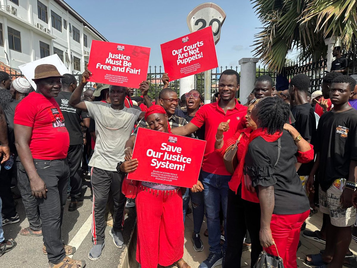 finestversion's tweet photo. Don’t remove and throw away police vehicle keys.
Don’t block acess to healthcare facilities.

Democratically and peacefully Demonstrate the resistance of fair minded persons to the Judicial Coup. 

Throw out those Useless Petitions!!!! https://t.co/4rRW5SZltS