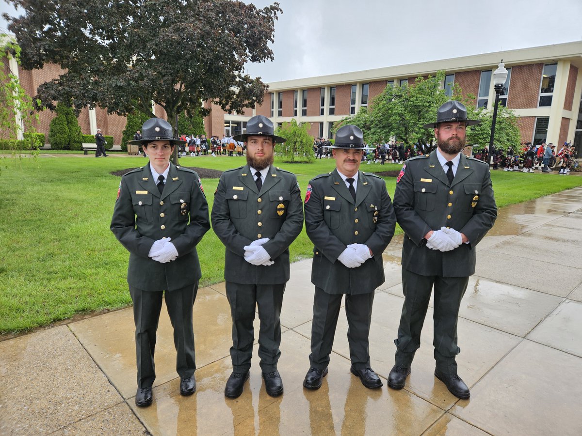 DOF's Honor Guard attended the National Fallen Firefighters Memorial Weekend in Emmitsburg, MD, to honor firefighters who died in the line of duty.

Among those honored were DOF firefighters James C. Ward and Rocky S. Wood.
firehero.org/fallen-firefig…
firehero.org/fallen-firefig…