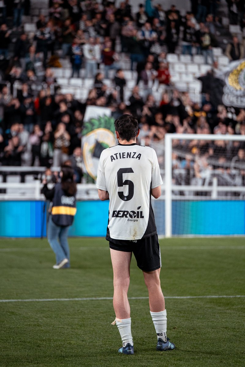 miguel5angel99's tweet photo. Orgulloso del trabajo del equipo y de nuestra gente 🍍

Como siempre, pondremos el foco en lo que depende de nosotros para seguir mejorando 🧐

@burgos_cf  🖤🤍 https://t.co/qk9CMid5bj