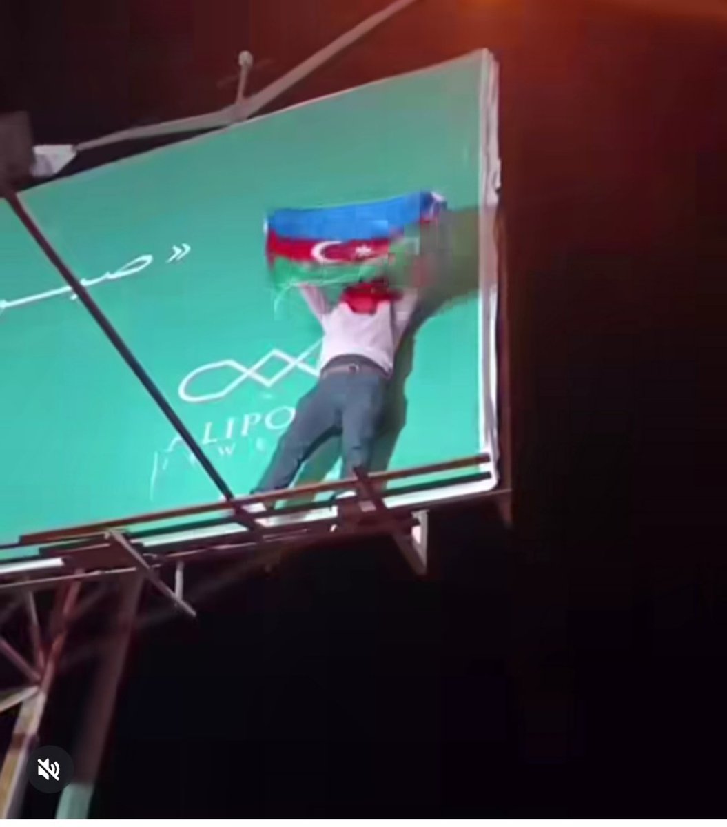 Gazza_B8's tweet image. نسلی که تاریخ نمیدونه 
بابک خردمدین نمیشناسه 
ستارخان و باقرخان نمیشناسه
مهدی باکری نمیشناسه 
وطن نمیشناسه
قطعا ناموس هم نمیشناسه 

آب و نون ایران بخوری دم برای اردوغان و الهام تکون بدی بی شرفم رد کردی بی ناموسی