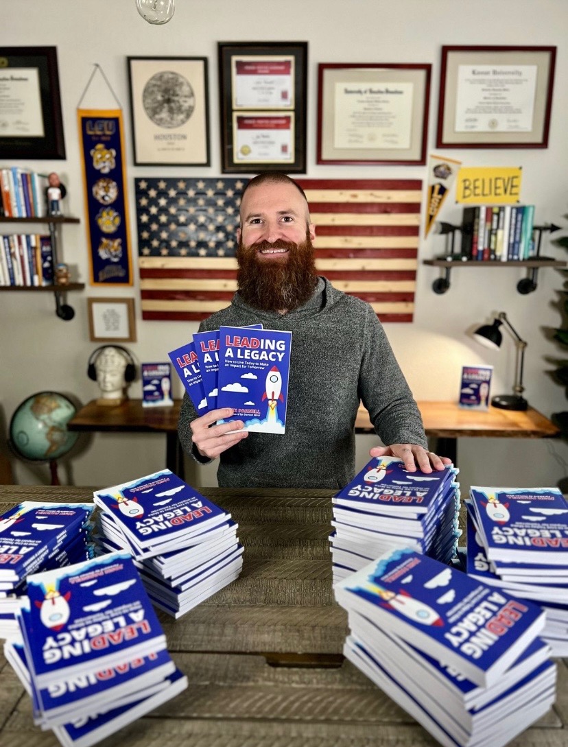 “A book is the new business card.”

At Streamline, we believe it’s so much more.

When someone hands you a business card, what usually happens?

– You never look at it again
– It ends up in the trash
– Or you find it crumpled in your pocket after a spin through the washing