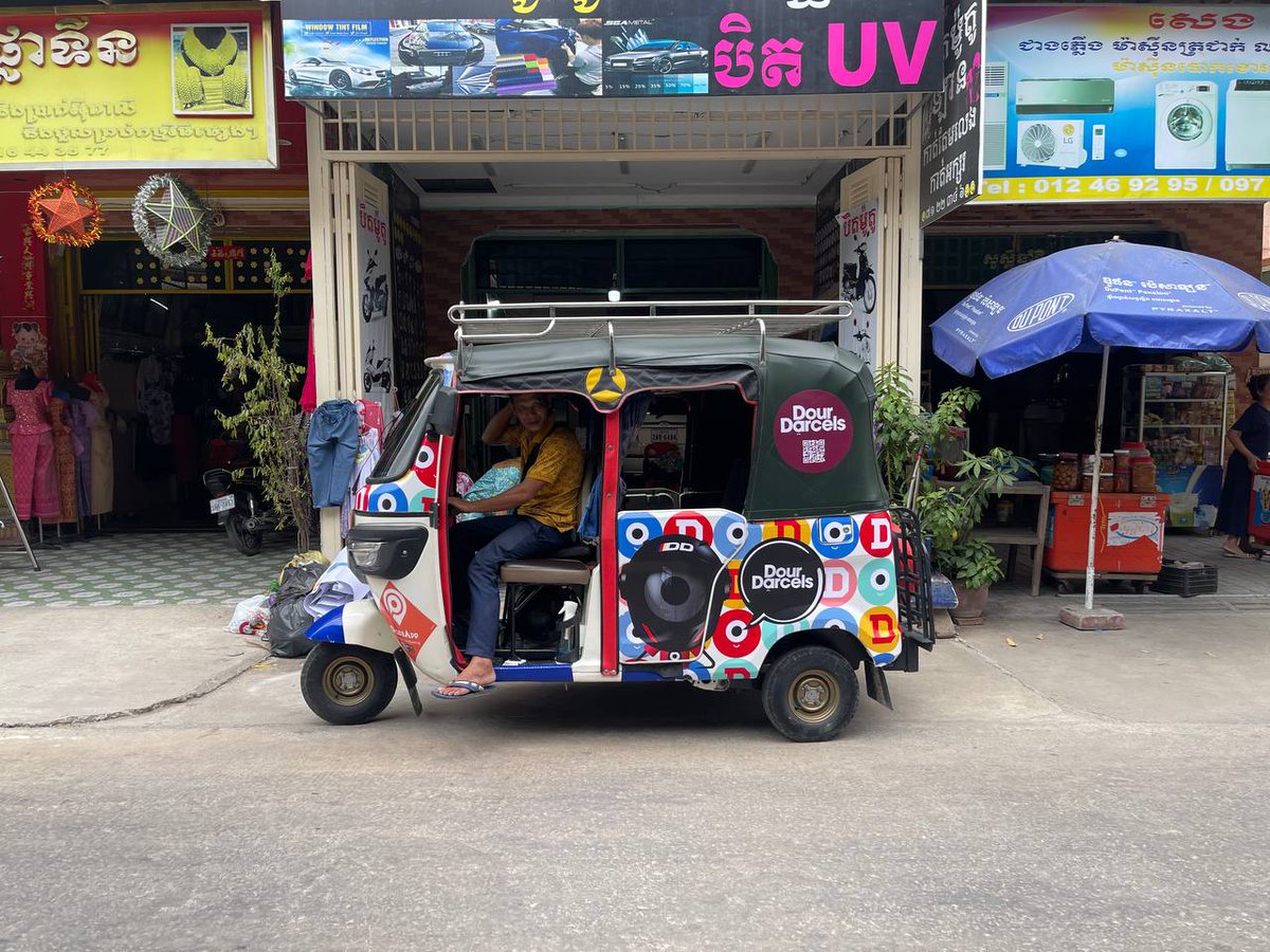 DourDarcelsNFT's tweet image. GM! Thank you for the fam who joined us in the Dour Darcels Tuk Tuk Wrapping🛺.

DD wrapping is in progress. Some tuk tuk are ready to take the tourists to explore in Phnom Penh, Cambodia! 

This is an impact project we partnered with @HarvestFlow_io to help drivers in Cambodia…