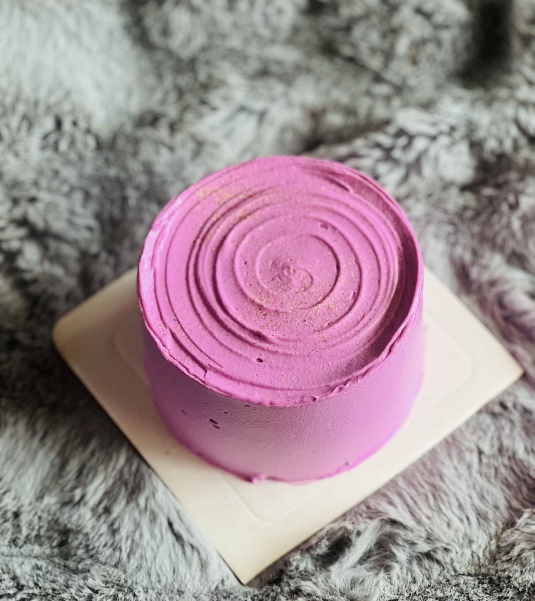 sabas_kitchen's tweet photo. She ordered for him ❤️🔥 He ordered for her
They both showed up at Saba’s Kitchen—surprised, smiling & holding love in cake box ! 🎂💜
\#CoupleGoals #SabasKitchen #LoveInEveryBite https://t.co/qa8yU4OcC3