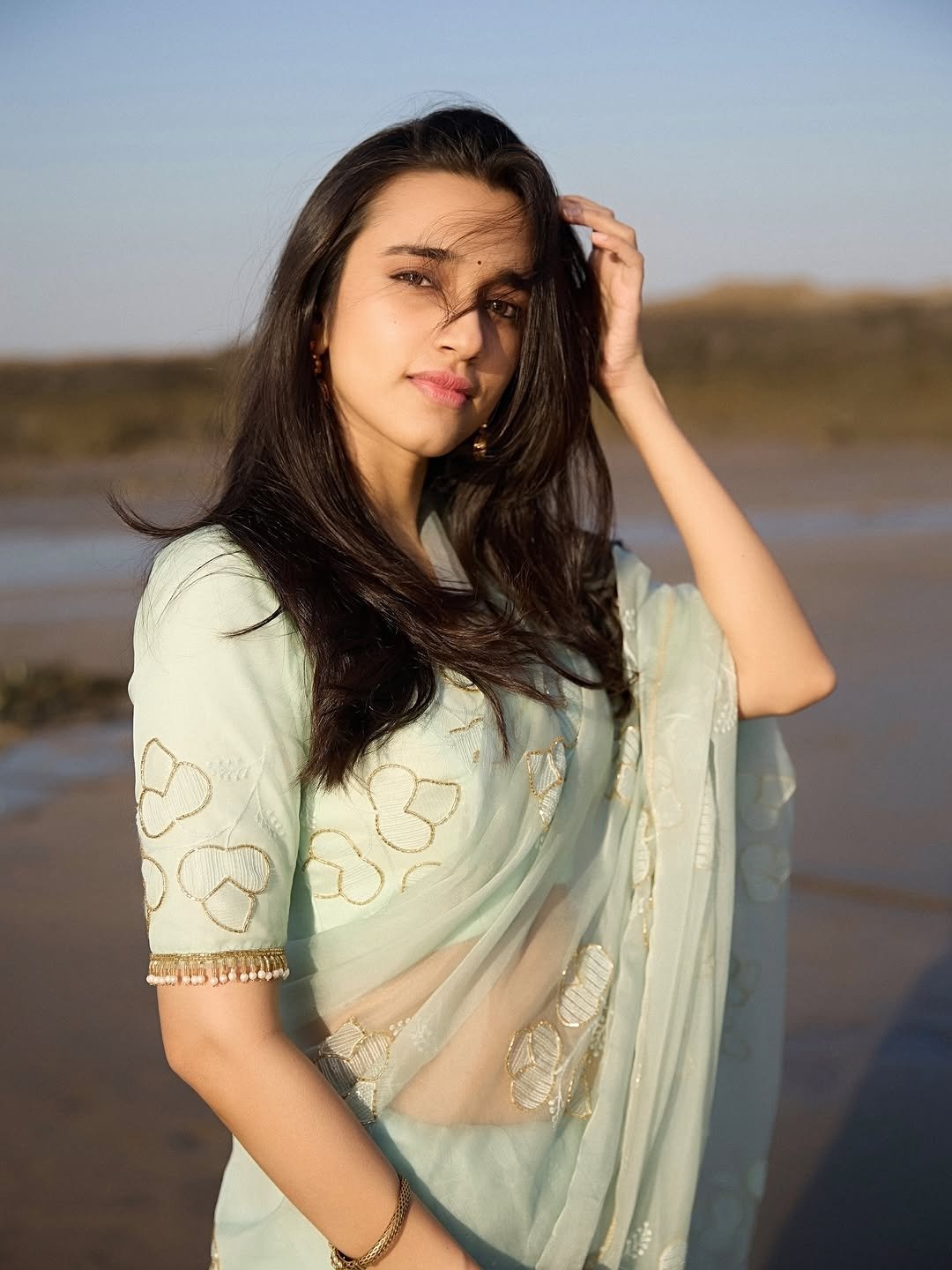 GqMEOjeasAApQNR?format=jpg&name=large