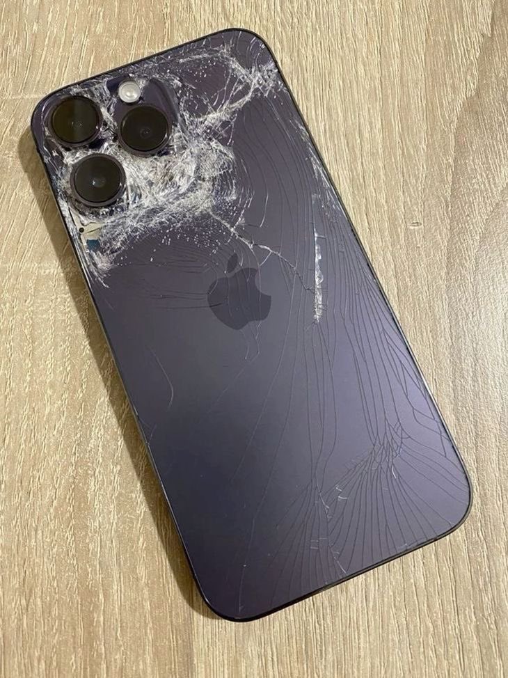 cracked my phone to promote crack you’re welcome <a href="/DojaCat/">DOJA CAT</a>