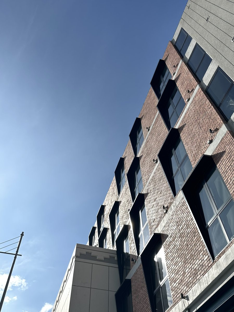 Kalau korang ada plan nak short escape ke Penang, boleh masukkan hotel ni dalam senarai. Simple, moden, dan lawa giler. 

📍Lyf Georgetown Penang https://t.co/LuVR9UQrqv