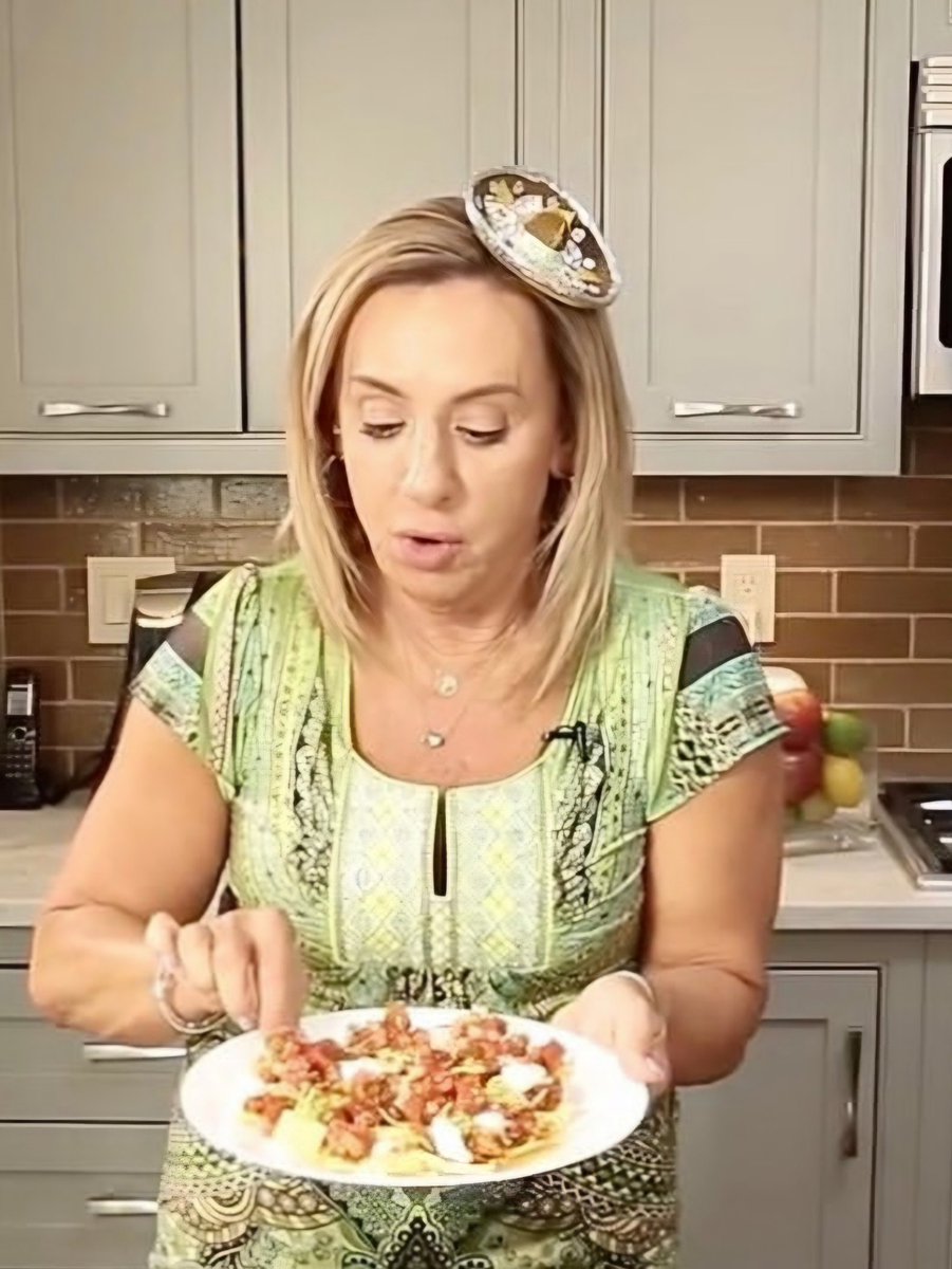 Happy Cinco de Mayo 💃🕺

I will be making and eating my Healthy Chili Nachos. Are you?

rb.gy/tj60nv

#CincoDeMayo #CincoDeMayo2025 #nachos #Celebration