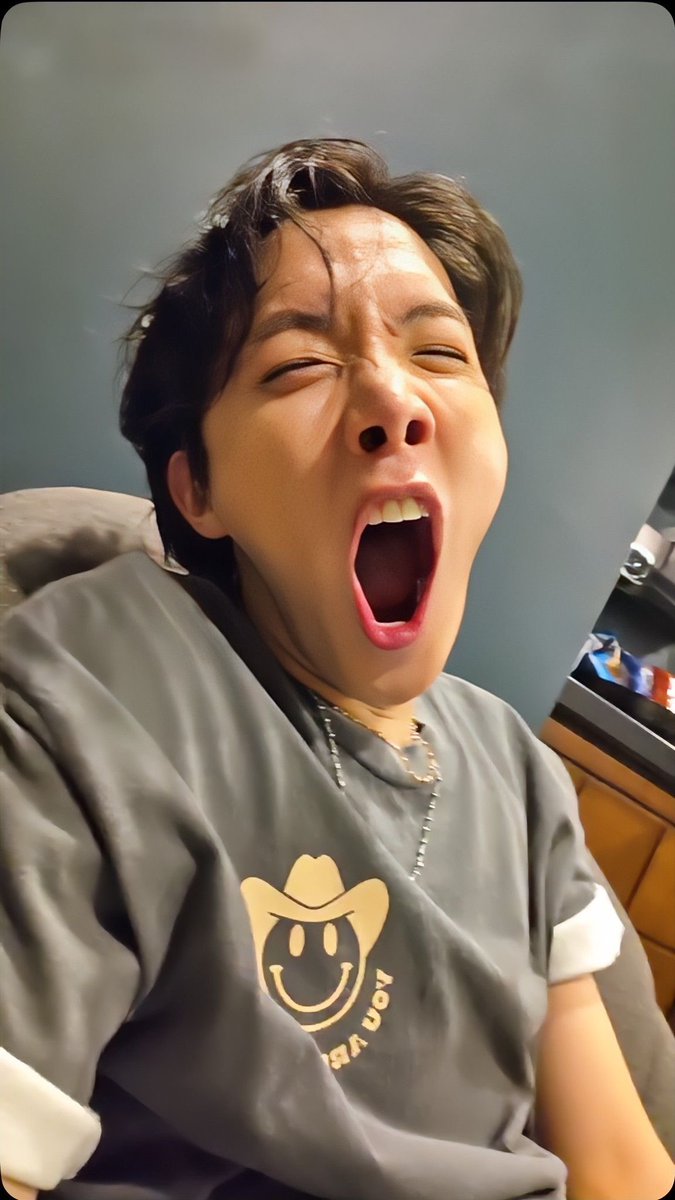 I’m not tired and I’m not yawning.😬 I'm just singing and doing face yoga in one😅 You can join me if you want but hurry: I’m having a cup of coffee and it will pass soon🫣😉😘